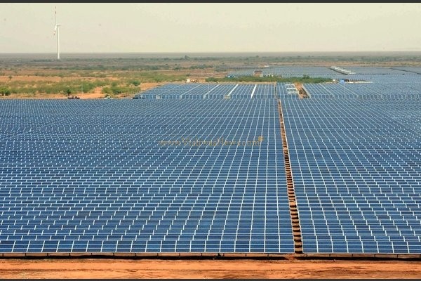 https://renergyinfo.com/top-five-largest-solar-power-plants-in-india-2023/