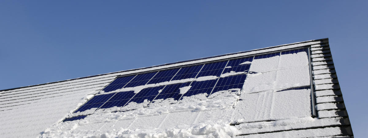 https://renergyinfo.com/impact-of-different-weather-conditions-on-solar-panels/